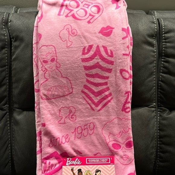 NWT! BARBIE Barbie Doll PINK 1959 PLUSH OVERSIZED 50X 70 Throw Blanket - Picture 7 of 9